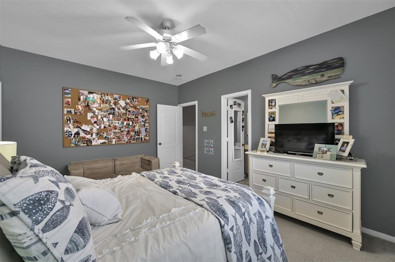 Photo 34 of 50 - 110 E Beckonvale Cir, Spring, TX 77382