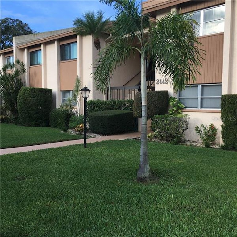 Photo 2 of 6 - 2442 Clubhouse Cir #103, Sarasota, FL 34232