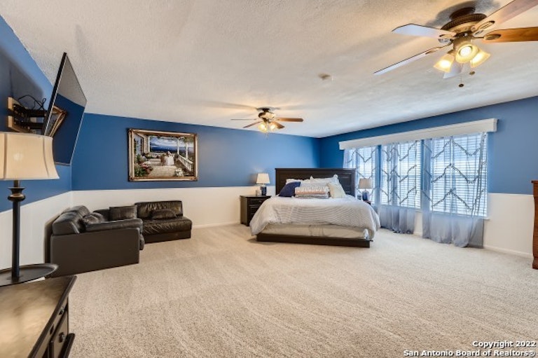 Photo 9 of 22 - 7115 Sidbury Cir, San Antonio, TX 78250
