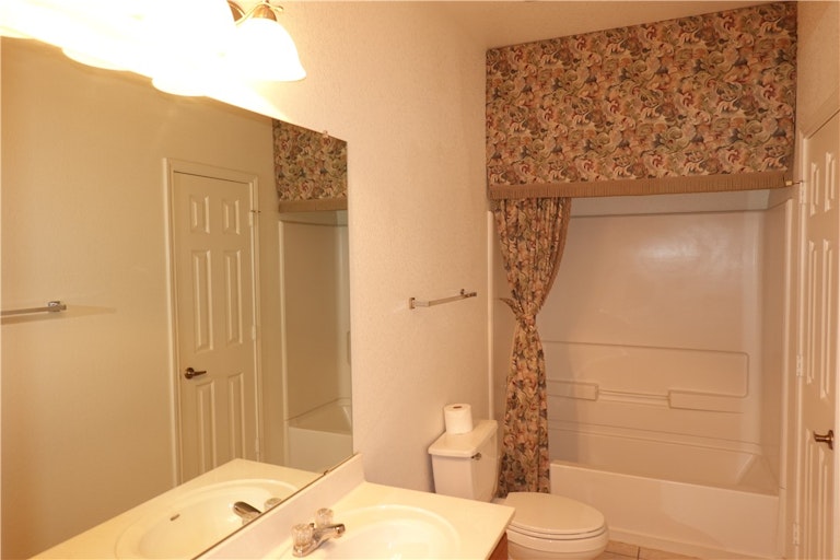 Photo 23 of 33 - 329 Island Oak Dr, Austin, TX 78748