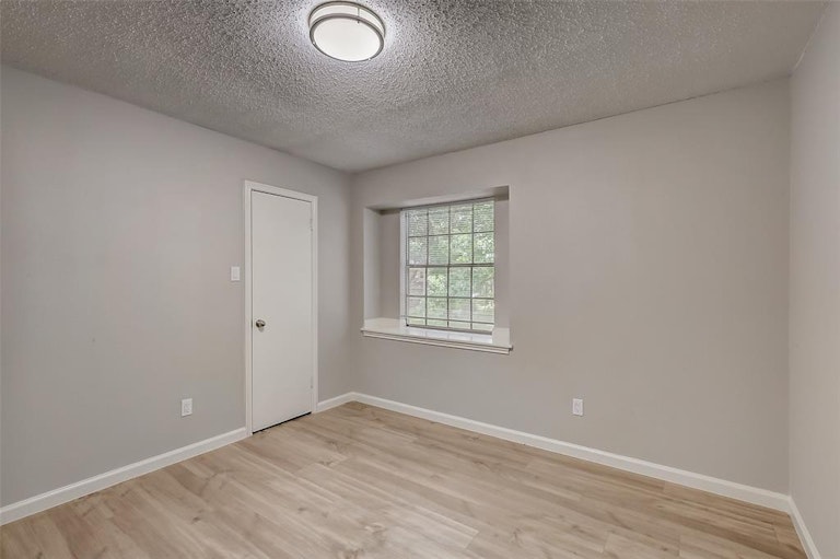 Photo 38 of 46 - 14002 Cedar Point Dr, Houston, TX 77070