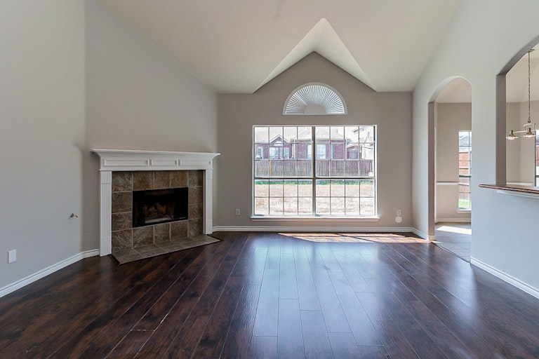 Photo 5 of 32 - 6813 White River Dr, Fort Worth, TX 76179