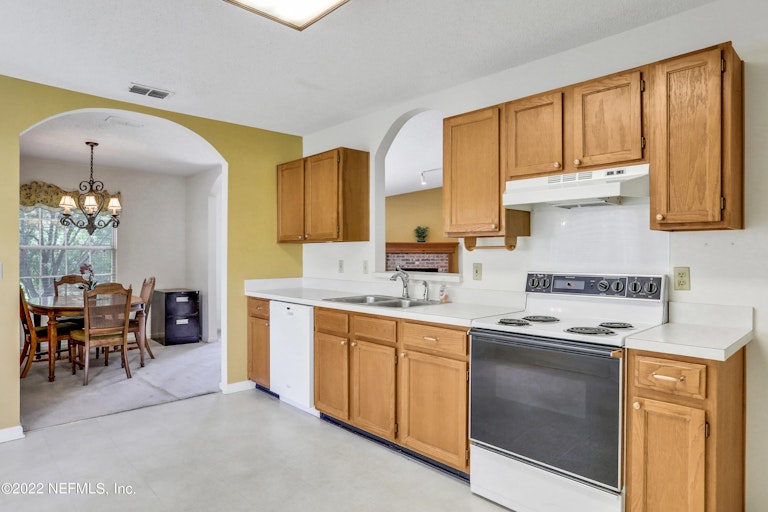 Photo 7 of 29 - 536 Cozybrook Ln, Fleming Island, FL 32003