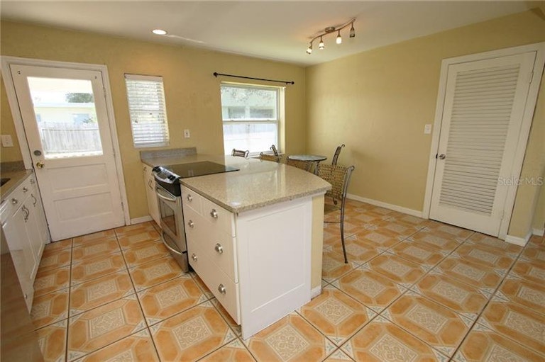 Photo 8 of 25 - 39 160th Ct, Redington Beach, FL 33708