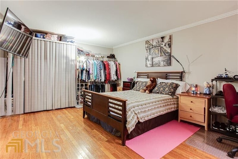 Photo 9 of 37 - 2612 Clairmont Rd NE, Atlanta, GA 30329