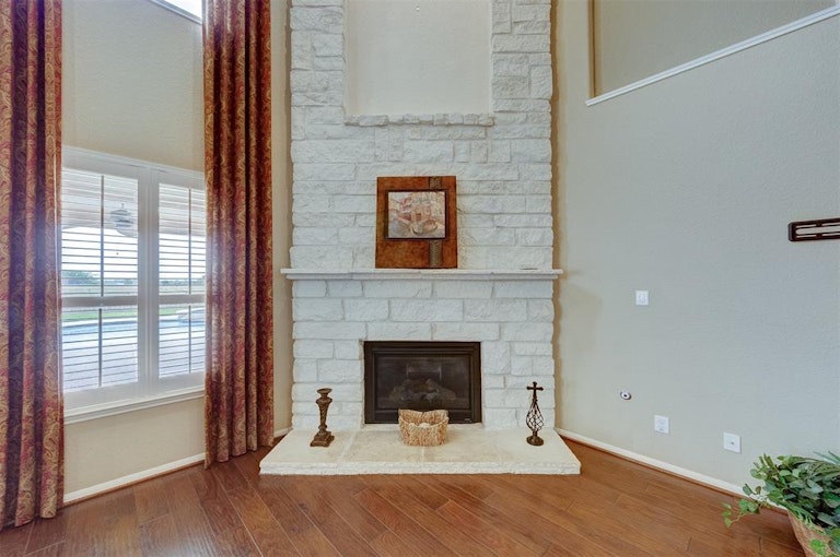 Photo 13 of 50 - 2240 Lakeway Dr, Friendswood, TX 77546