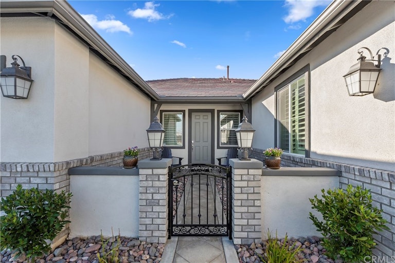 Photo 5 of 50 - 5120 Armendarez Ln, Fontana, CA 92336