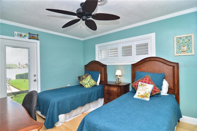 Photo 18 of 25 - 329 Bayview Dr NE, Saint Petersburg, FL 33704