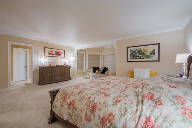 Photo 21 of 59 - 2899 N Monte Verde Dr, Covina, CA 91724