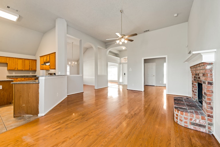 Photo 11 of 28 - 2705 Granite Ave, Sachse, TX 75048