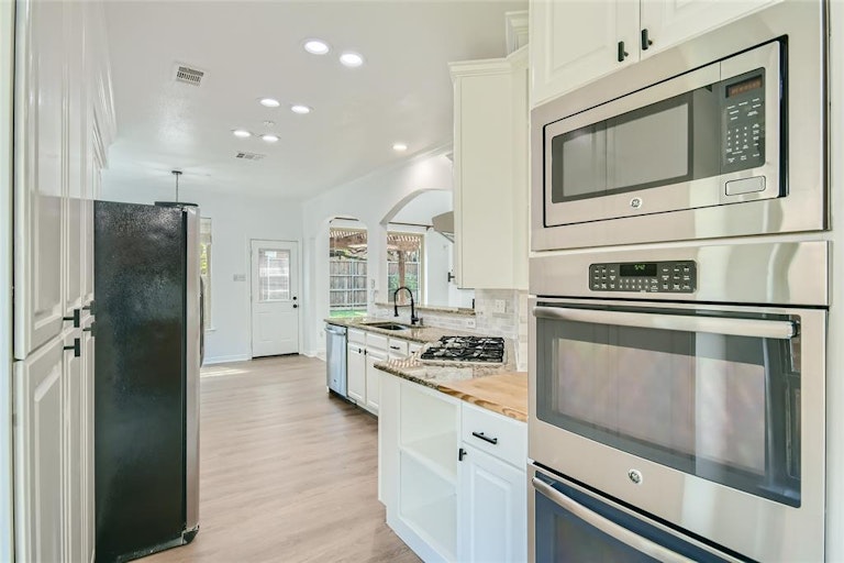 Photo 10 of 35 - 2909 Raven Cir, Flower Mound, TX 75022