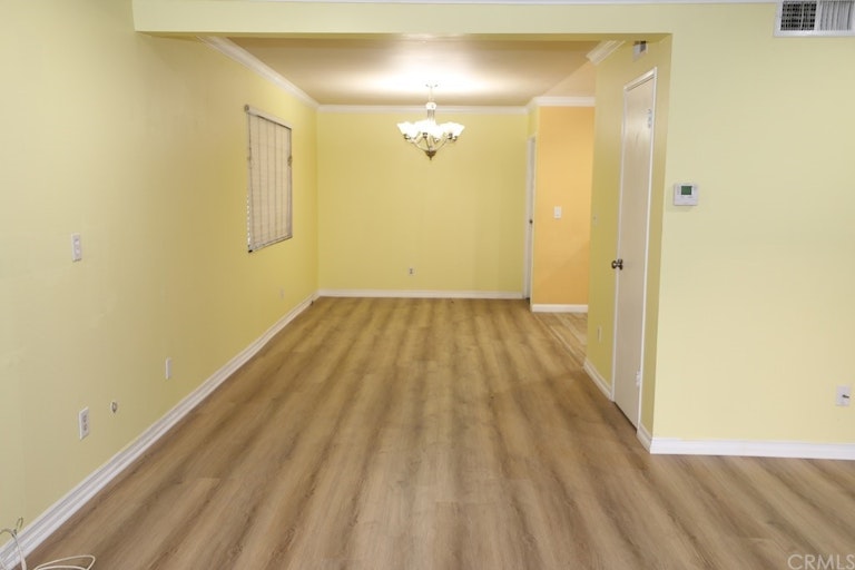 Photo 3 of 18 - 19231 Sherman Way #37, Reseda, CA 91335