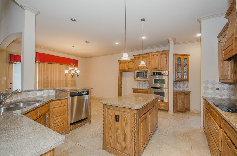 Photo 26 of 47 - 3006 Queen Ann Ct, Arlington, TX 76001