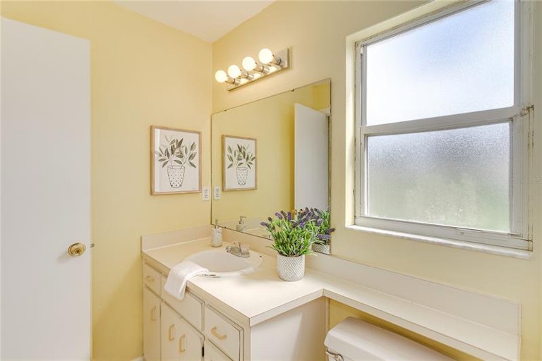 Photo 13 of 25 - 709 Hunt Dr, Lake Wales, FL 33853