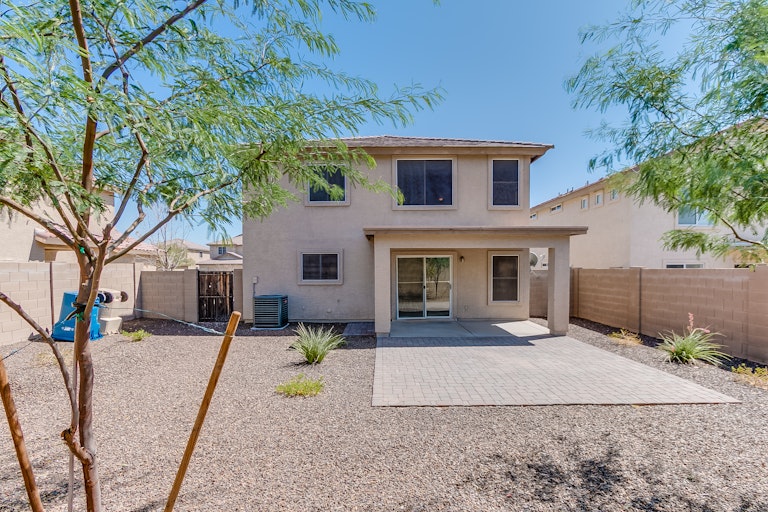 Photo 5 of 34 - 546 S 223rd Dr, Buckeye, AZ 85326