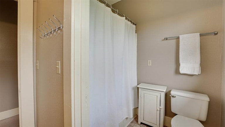 Photo 23 of 40 - 613 E Marvin Ave, Waxahachie, TX 75165