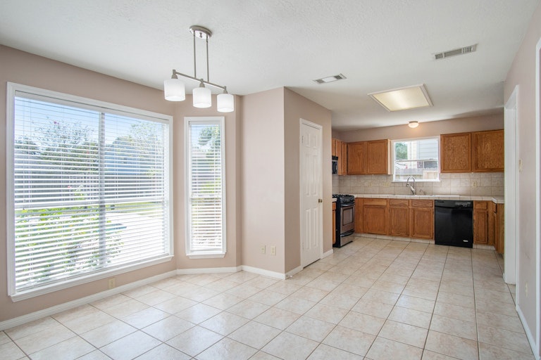 Photo 10 of 17 - 3838 Beckett Ridge Dr, Humble, TX 77396