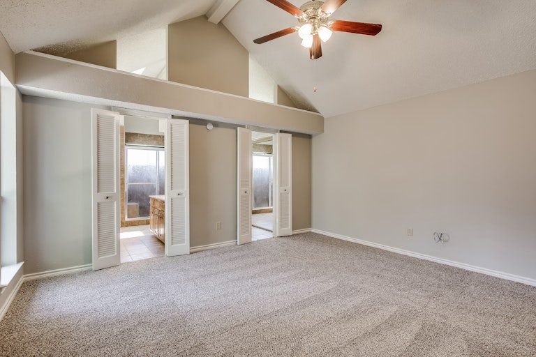 Photo 15 of 27 - 2618 Meadowridge Dr, Garland, TX 75044