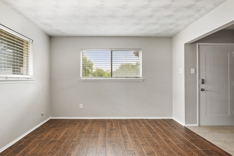 Photo 7 of 25 - 309 Jasmine Ct, Burleson, TX 76028