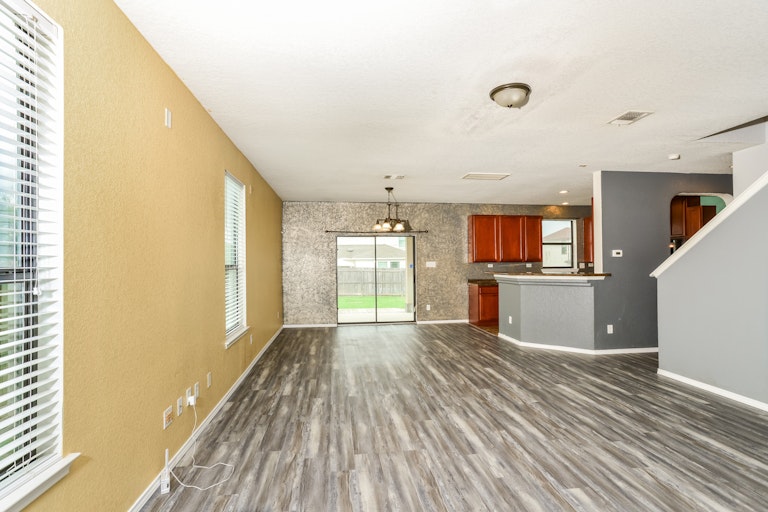 Photo 5 of 27 - 5701 Ping Way, Schertz, TX 78108