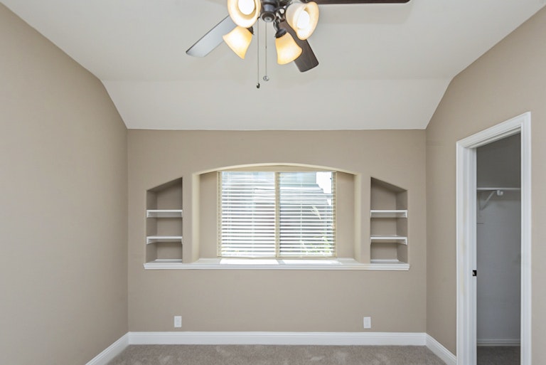 Photo 18 of 32 - 1110 Safrano St, Midlothian, TX 76065