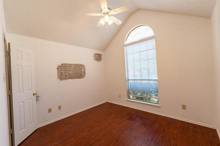 Photo 15 of 23 - 913 Haverstraw Pl, Mesquite, TX 75149