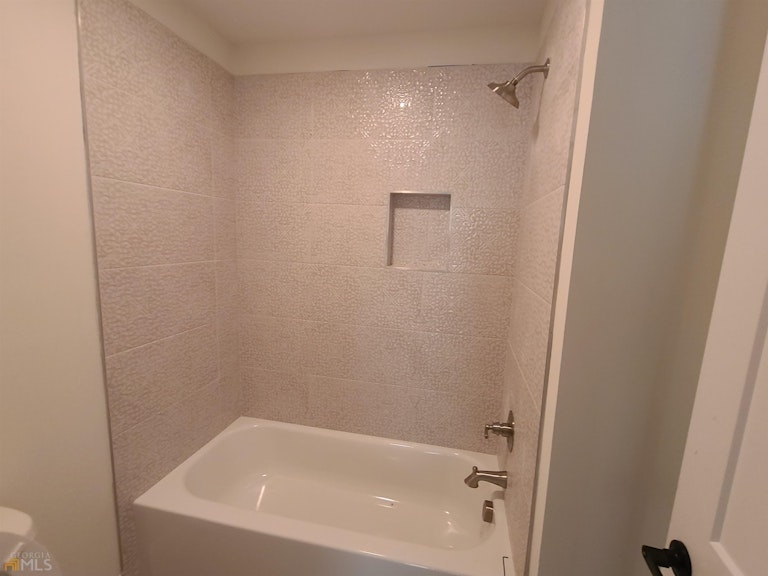 Photo 27 of 32 - 6011 Tradewinds Cv, Gainesville, GA 30506