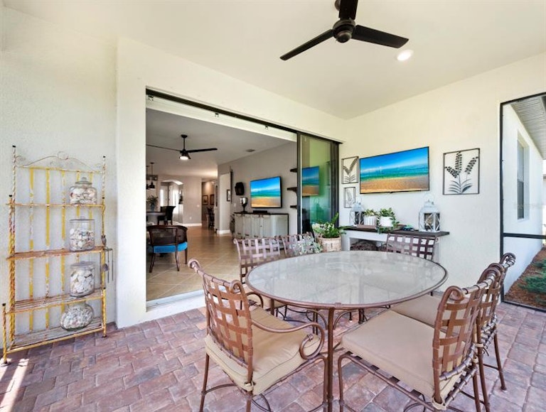 Photo 22 of 38 - 5809 Hidden Willow Ct, Sarasota, FL 34238