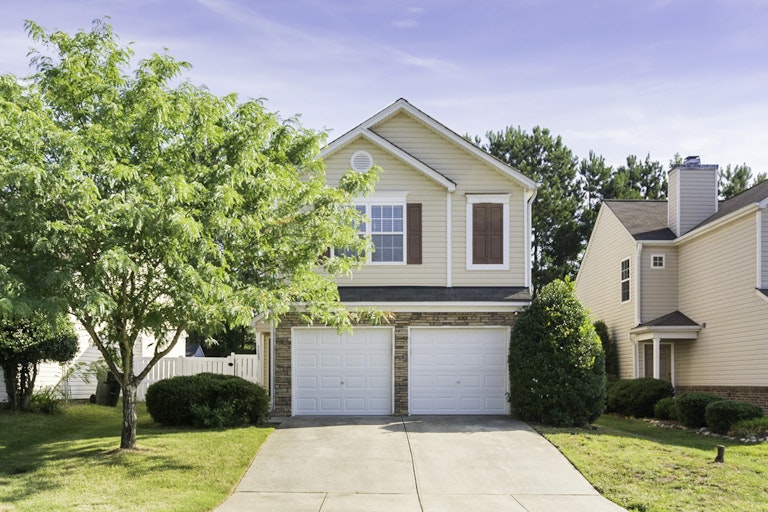 Photo 1 of 16 - 7525 Brighton Hill Ln, Raleigh, NC 27616