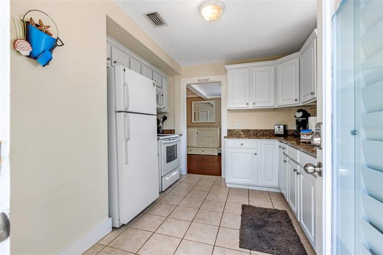 Photo 22 of 52 - 12400 Gulf Blvd #1, Saint Petersburg, FL 33706