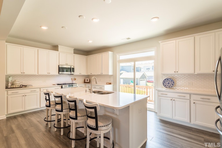 Photo 5 of 33 - 2937 Great Lawn Rd, Apex, NC 27502