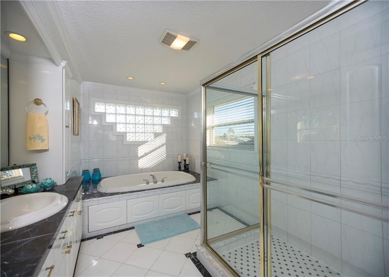 Photo 18 of 25 - 308 La Hacienda Dr, Indian Rocks Beach, FL 33785