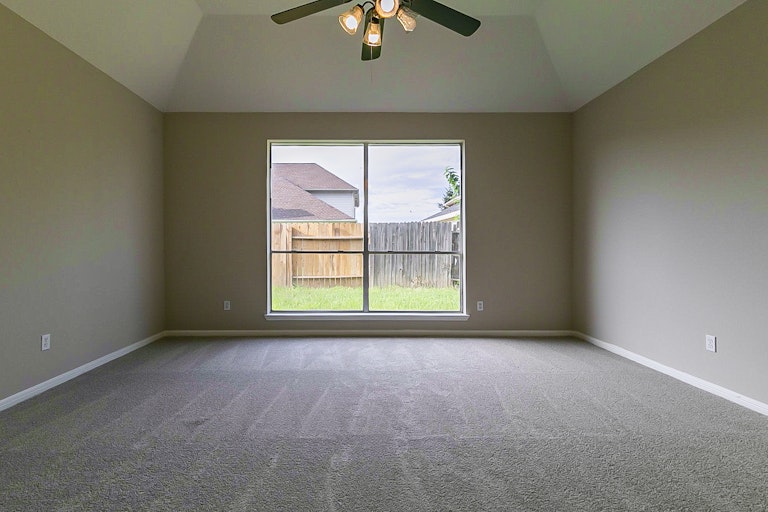 Photo 16 of 27 - 1806 Shadow Haven Ct, Fresno, TX 77545