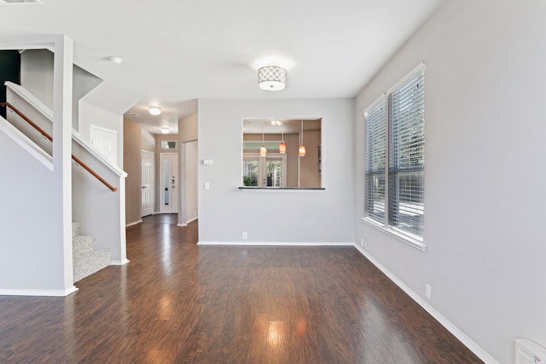 Photo 4 of 25 - 4128 Macy Ln, Fort Worth, TX 76244