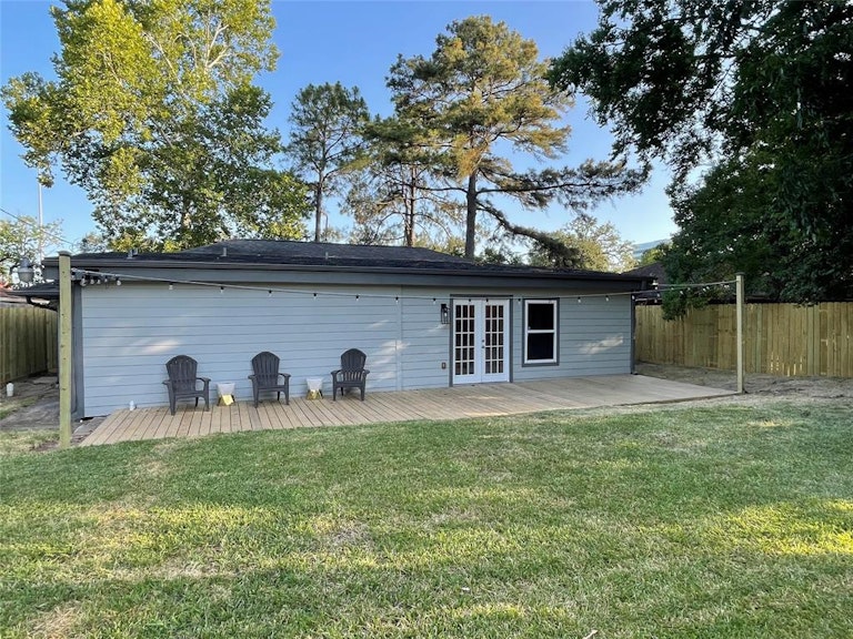 Photo 17 of 18 - 930 W 30th St, Houston, TX 77018