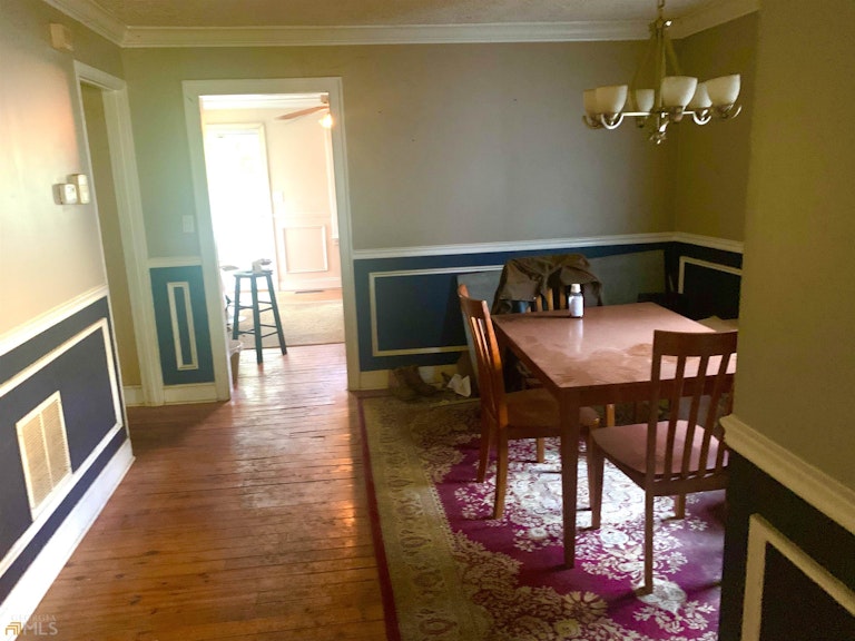 Photo 3 of 12 - 1876 Connally Dr, Atlanta, GA 30344