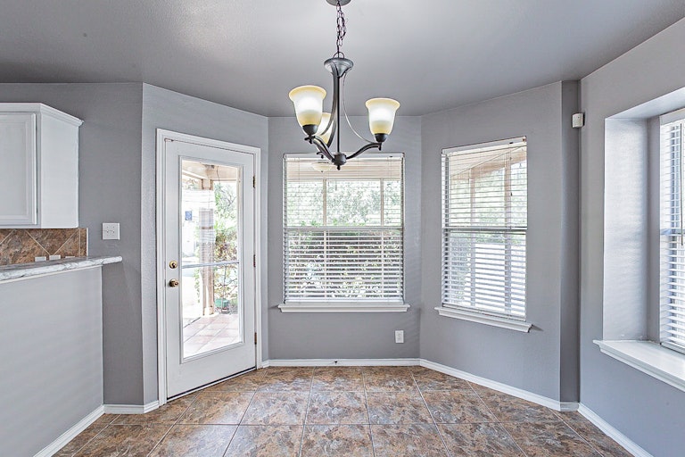 Photo 8 of 21 - 7810 Bur Oak Way, San Antonio, TX 78223