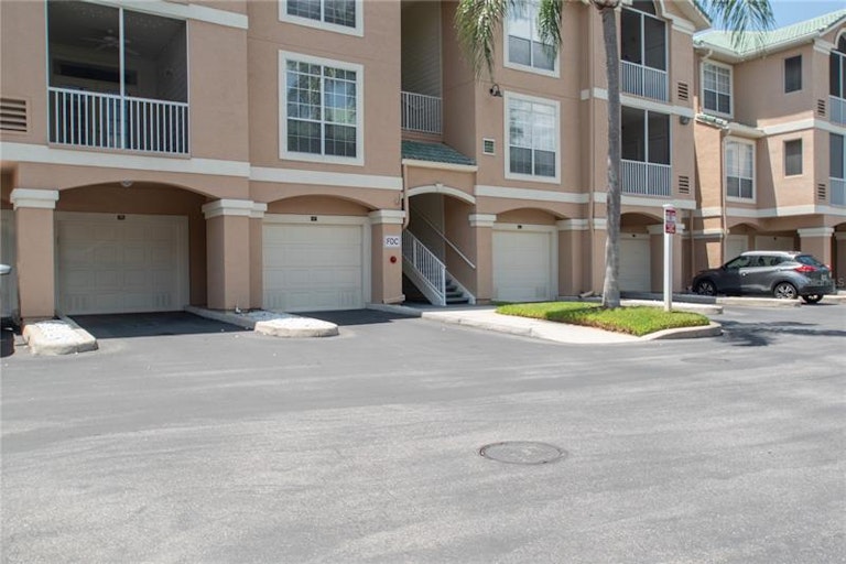 Photo 6 of 43 - 1309 Bay Club Cir #1309, Tampa, FL 33607