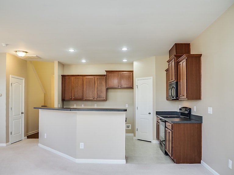 Photo 5 of 23 - 549 Panorama Park Pl, Cary, NC 27519