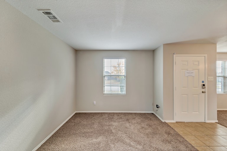 Photo 15 of 34 - 202 Rosewood Ct, Red Oak, TX 75154