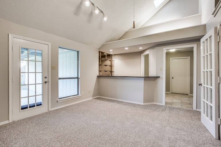 Photo 11 of 27 - 2618 Meadowridge Dr, Garland, TX 75044