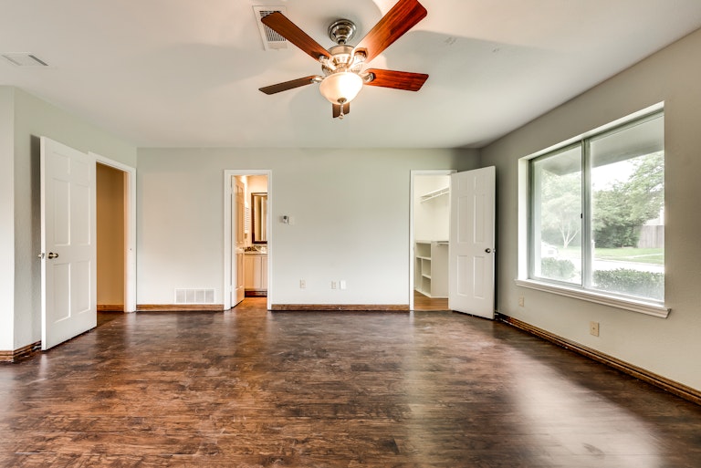 Photo 18 of 30 - 3421 Castle Rock Ln, Garland, TX 75044