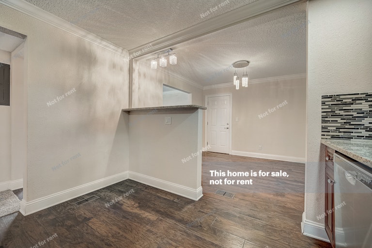 Photo 15 of 29 - 2845 Holly Point Dr, Jacksonville, FL 32277
