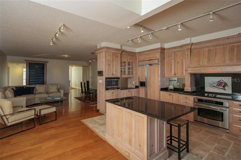 Photo 6 of 25 - 5408 Eagles Point Cir #203, Sarasota, FL 34231