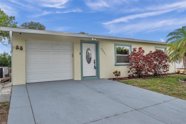 Photo 3 of 52 - 9851 Marlinton Ln, Port Richey, FL 34668