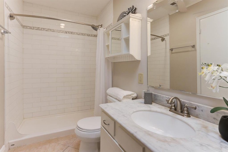 Photo 24 of 29 - 13316 Trail Hollow Dr, Houston, TX 77079