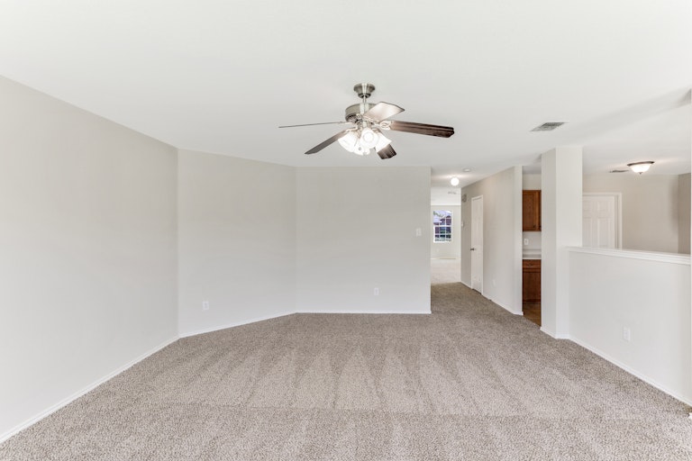 Photo 14 of 27 - 8414 River Bluffs Dr, Arlington, TX 76002