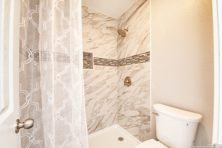 Photo 18 of 27 - 5803 Burkley Springs St, San Antonio, TX 78233