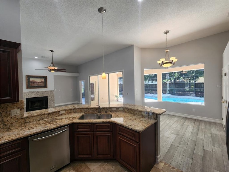 Photo 14 of 41 - 10095 Brandon Cir, Orlando, FL 32836
