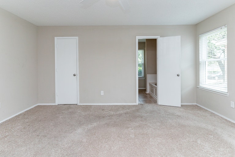 Photo 17 of 19 - 2552 Pilgrim Rest Dr, Dallas, TX 75237